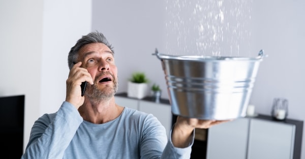 קורא לעזרה בנוגע לנזילות המים